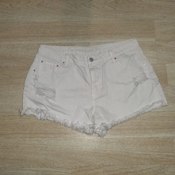 Rue21 Denim - Rue21 Off-White Frayed cut off shorts